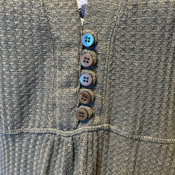 Sweet Lovely by Jen Olive Green Ruffle Top Size 3XL - Picture 3 of 9